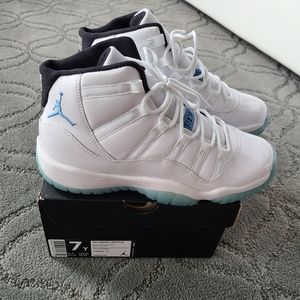 Brand New Jordan legend blues!